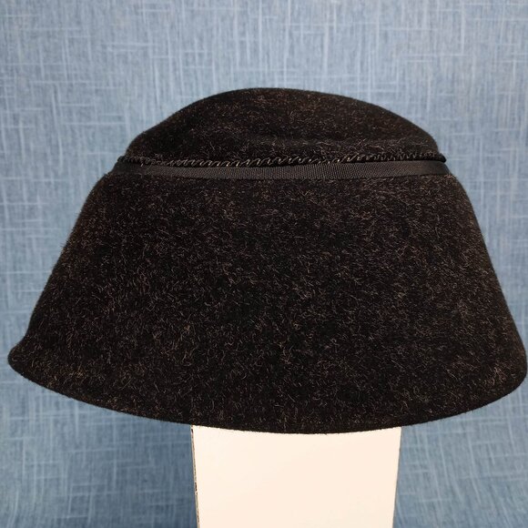 1940s Black Wool Flecked Cloche Hat by The Dayton Company - Picture 1 of 7